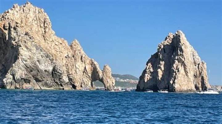 What happened to the arch at Cabo San Lucas