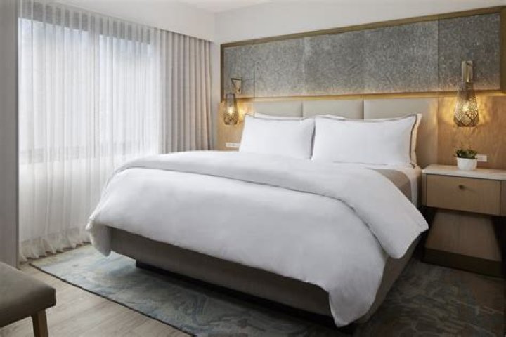 What hotel has the Heavenly Bed
