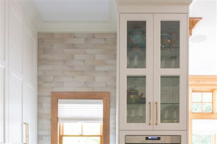 What is a mullion door cabinet