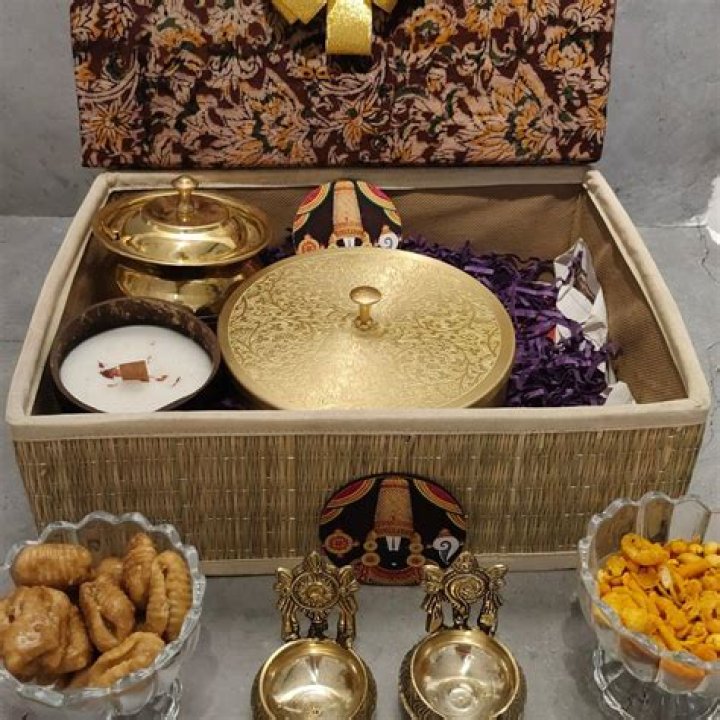 What is an appropriate gift for a Hindu wedding