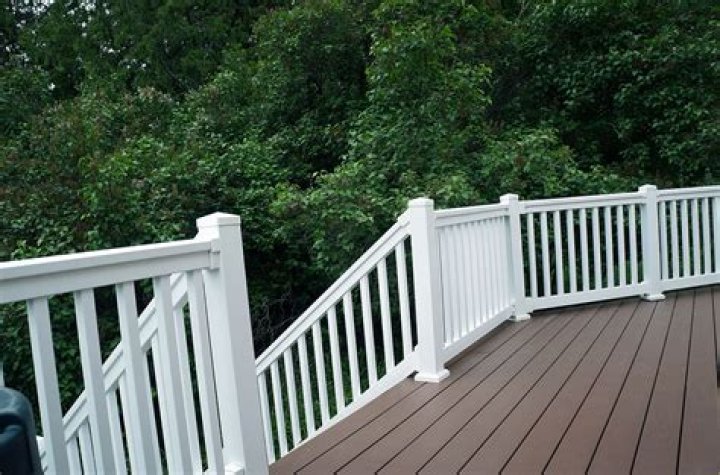 What is better aluminum or vinyl railing