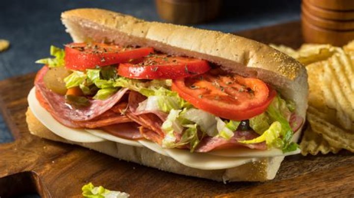 What is in an Italian sub at Subway