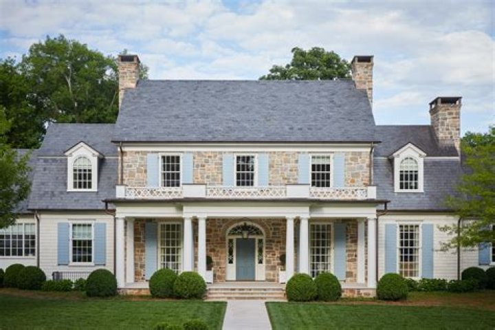 What is the definition of a colonial style house
