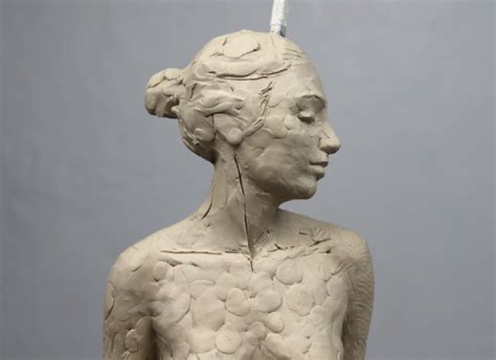 What is the description for a freestanding sculpture that can be viewed from any angle and is finished on all sides quizlet