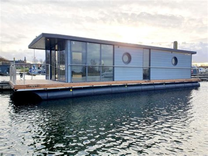 What is the difference between a houseboat and a floating home