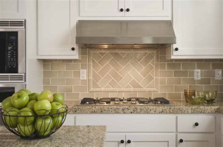 What is the most popular backsplash for kitchen
