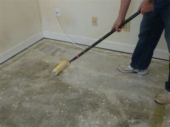 What kind of glue do you use for carpet