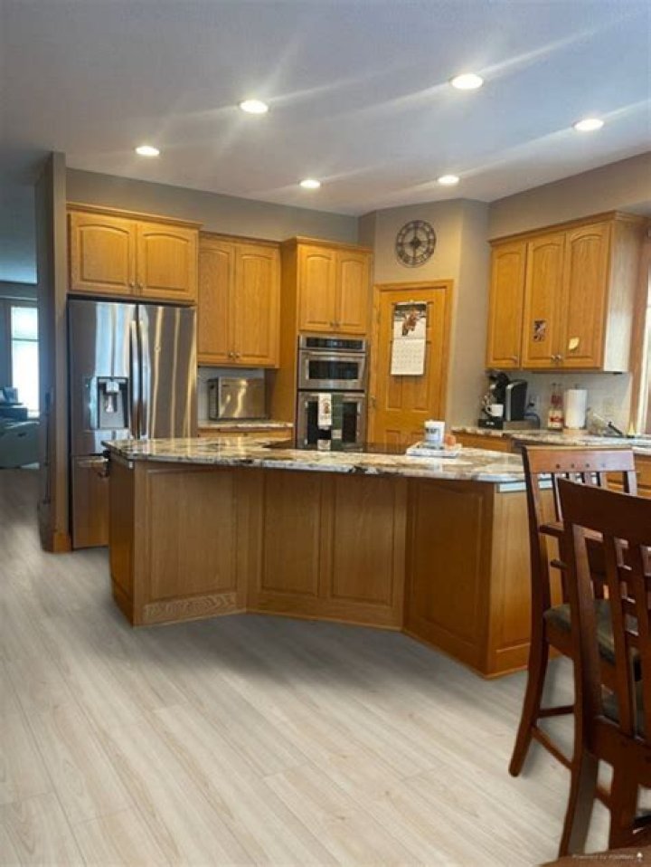 What laminate flooring goes with maple cabinets