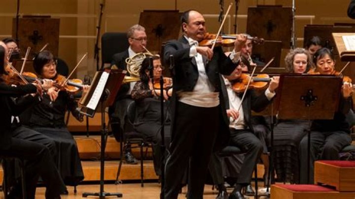 What should a man wear to the symphony