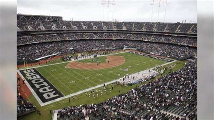 What stadium are the Oakland Raiders playing in tonight