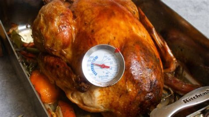 What temperature do you roast a turkey in a convection oven