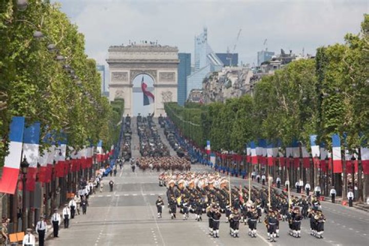 What time does Bastille Day parade start