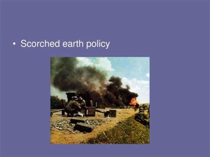 What was the goal of Russia scorched earth policy