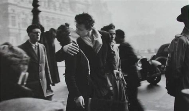 What was the kissing post at Ellis Island