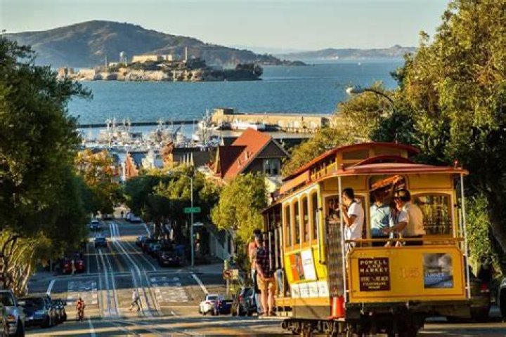 Where do hippies hang out in San Francisco