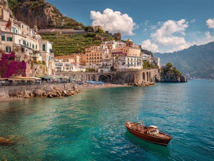 Where does Sting live Italy