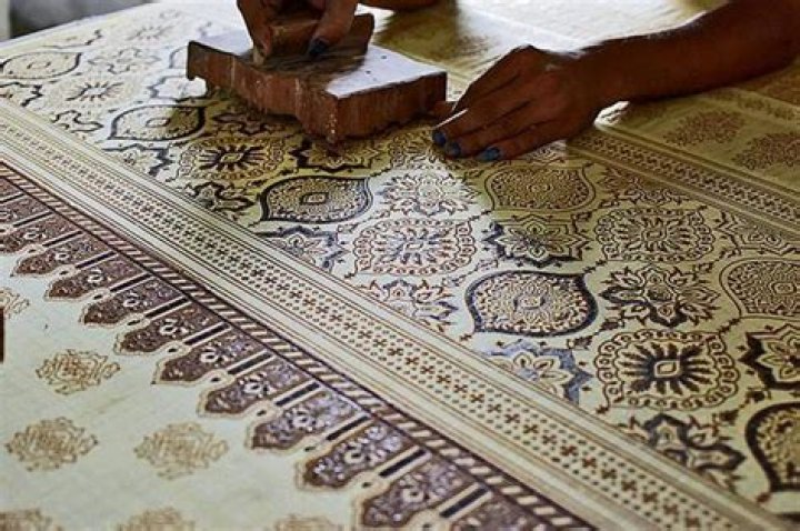 Which place is famous for Ajrakh print
