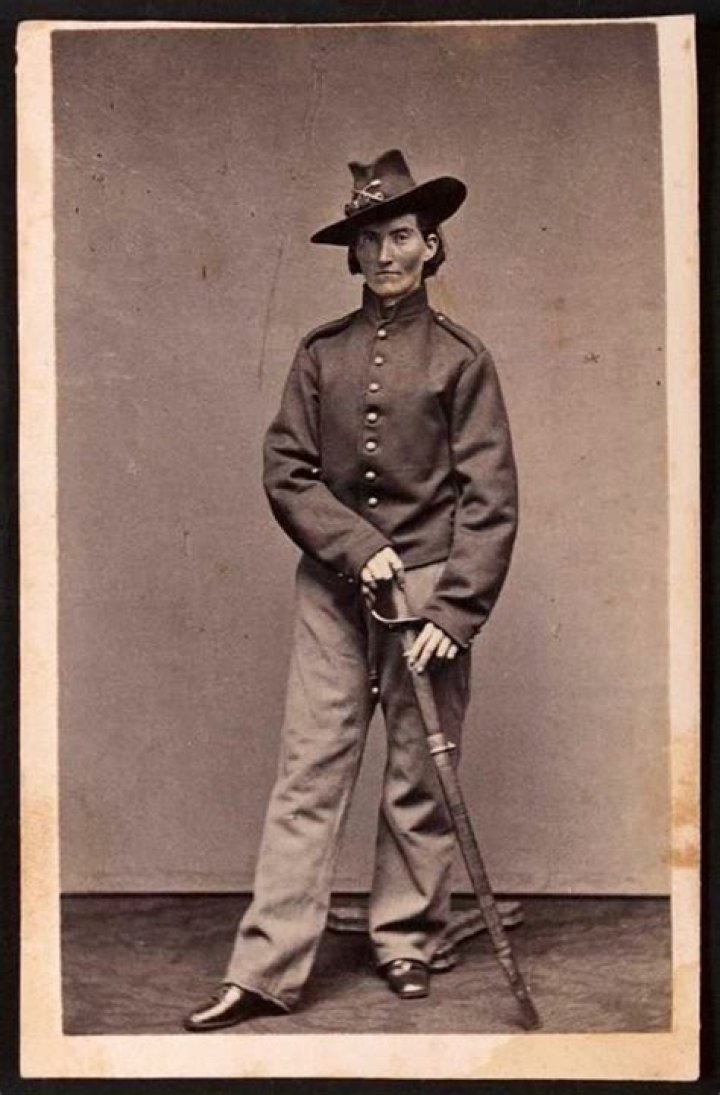 Who disguised herself as a man to fight in the war