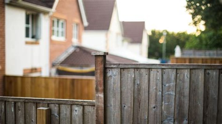 Who is responsible for the fence between houses