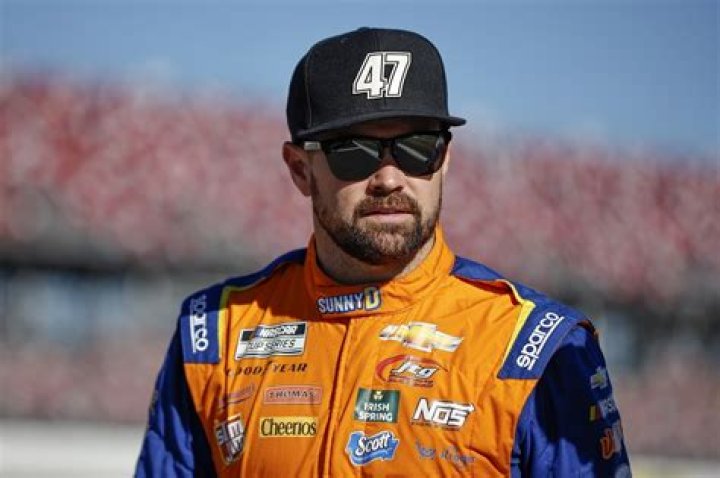 Who is Ricky Stenhouse Jr crew chief