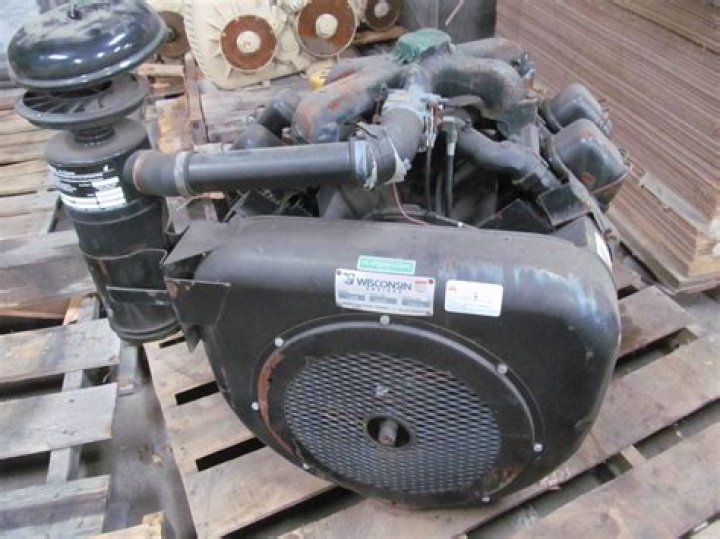 Who makes Wisconsin engines