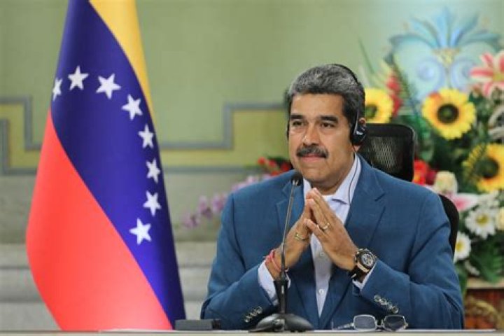 Who was the independence leader of Venezuela that Bolívar supported in 1810 11