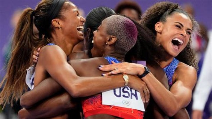 Who won 4×100 relay