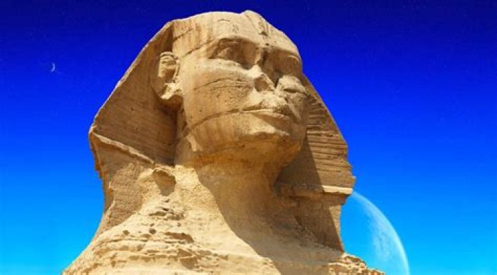 Why does the Sphinx punish Thebes