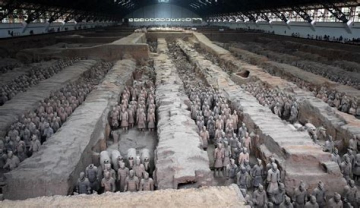 Why was Qin Shi Huangs tomb built